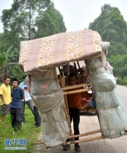 Con la casa a cuestas