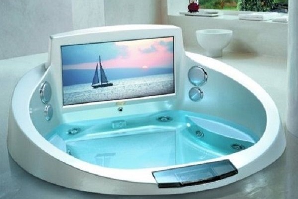 bañera con tv